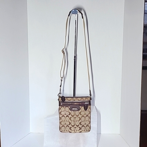 Coach Signature Jacquard Shoulder Bag Crossbody #42190 w/ hangtag - Picture 3 of 16